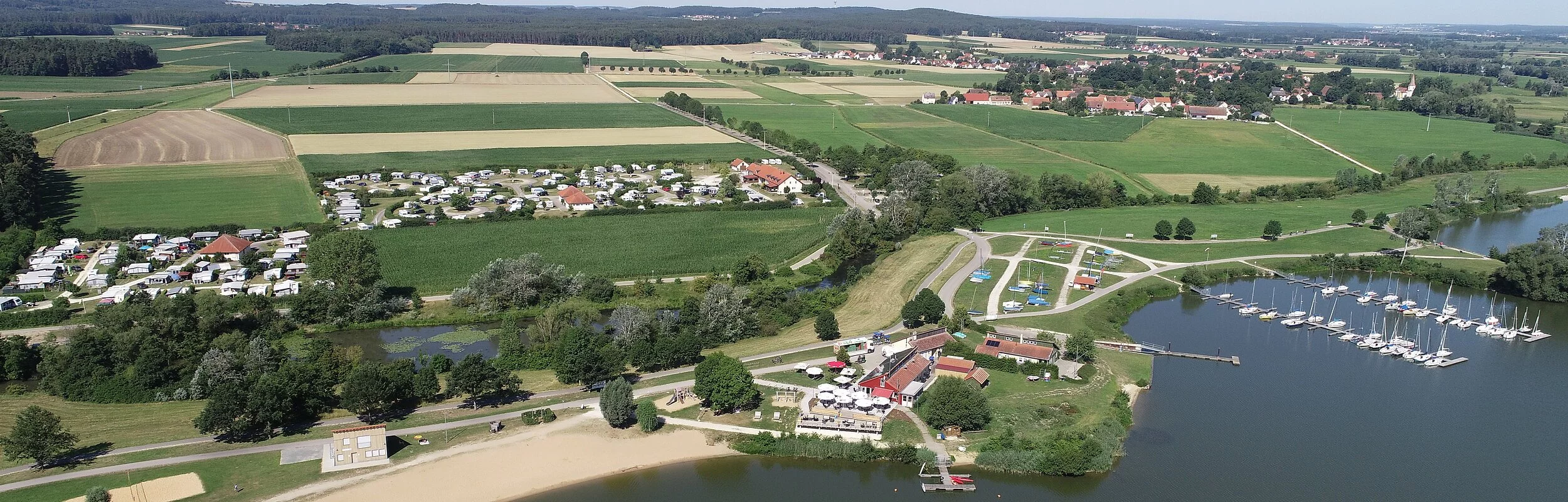 Drohnenaufnahme des Seezentrums in Wald