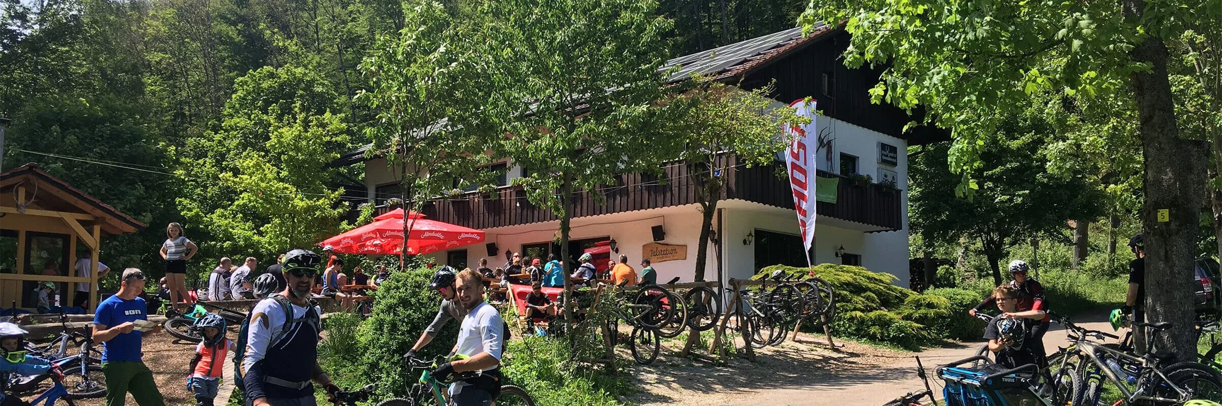 Die idyllisch gelegene Talstation mit schönem Biergarten