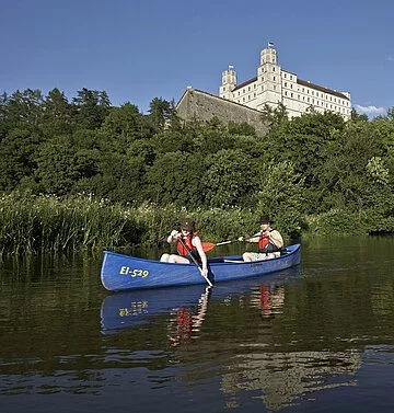 Bootwanderer bei Eichstätt mit Willibaldsburg