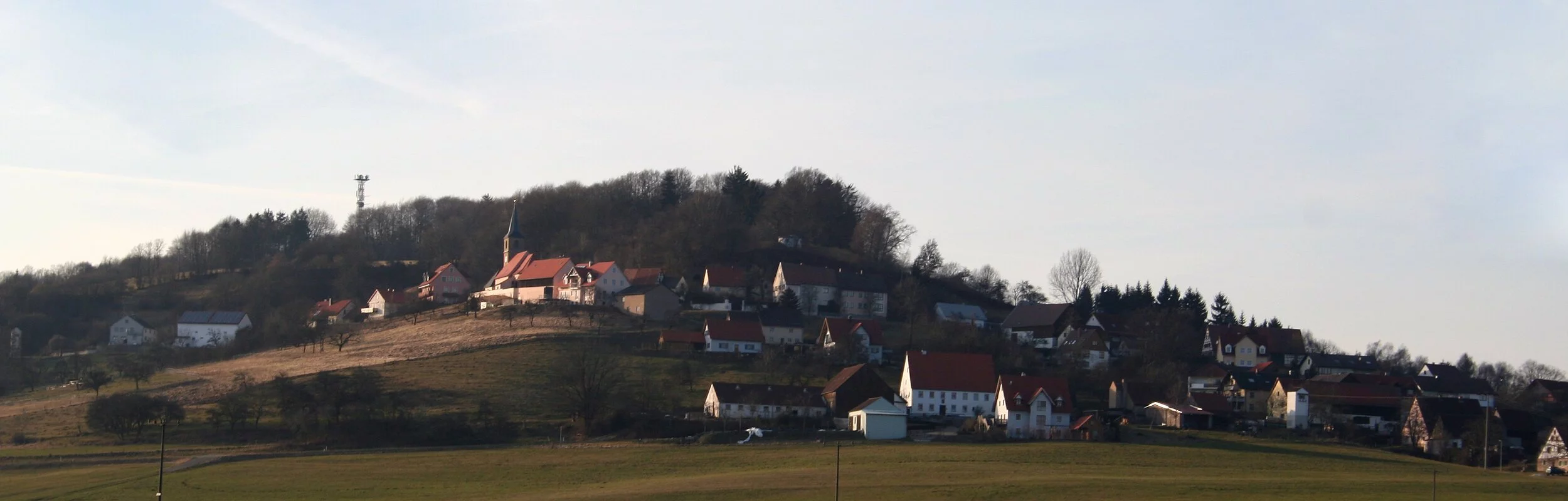 Blick auf die Häuser des Ortes Heideck.