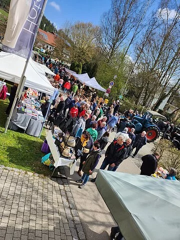 Ostermarkt vor dem Hotel Dirsch