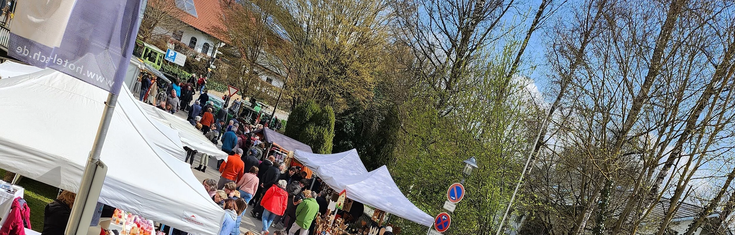 Ostermarkt vor dem Hotel Dirsch