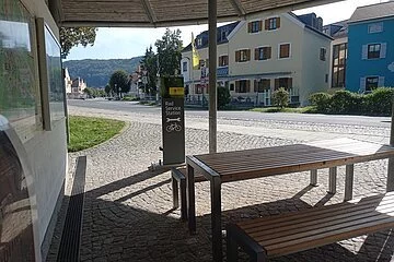 An heißen Sommertagen bietet sich die Radstation perfekt für eine Pause im Schatten an.