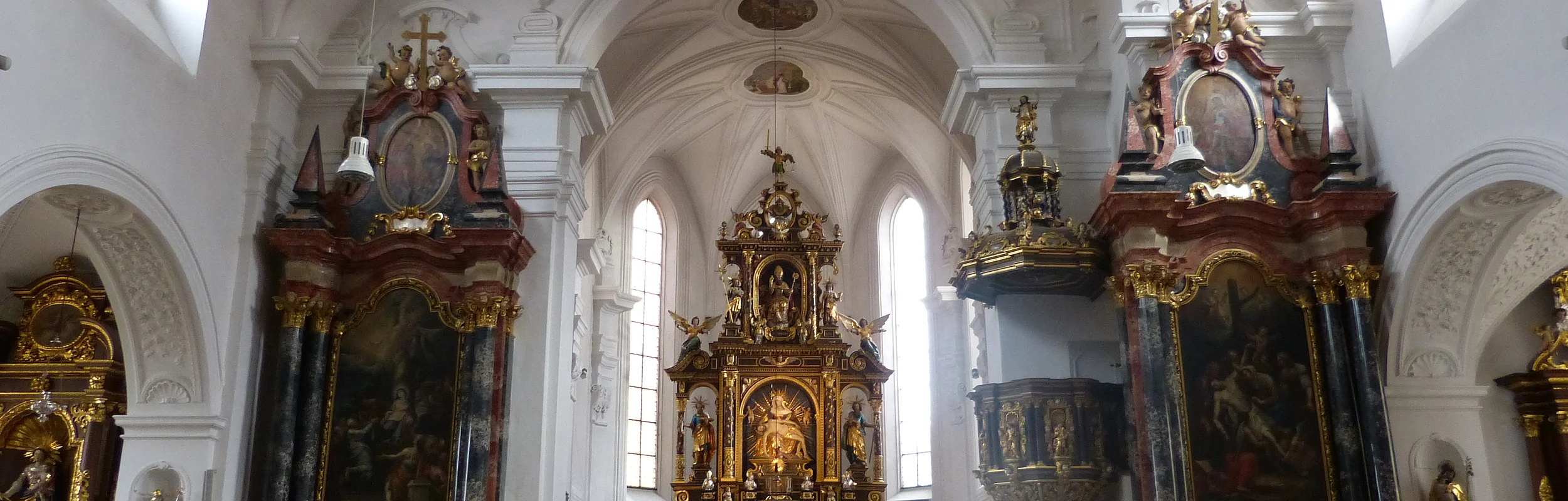 Die Stadtpfarrkirche St. Emmeram von innen