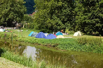 vom Festland ein Blick auf unser INSEL CAMP