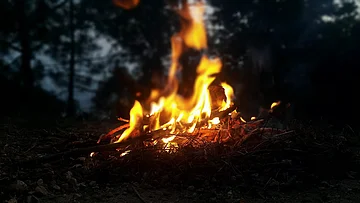 Feuer im dunkeln Lagerfeuer im Dunkeln