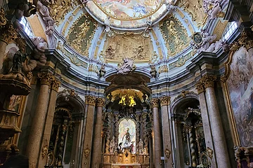 Die Abteikirche zählt zu den bedeutendsten des europäischen Barocks. Der Innenraum wirkt am Schönsten in den frühen Morgenstunden.