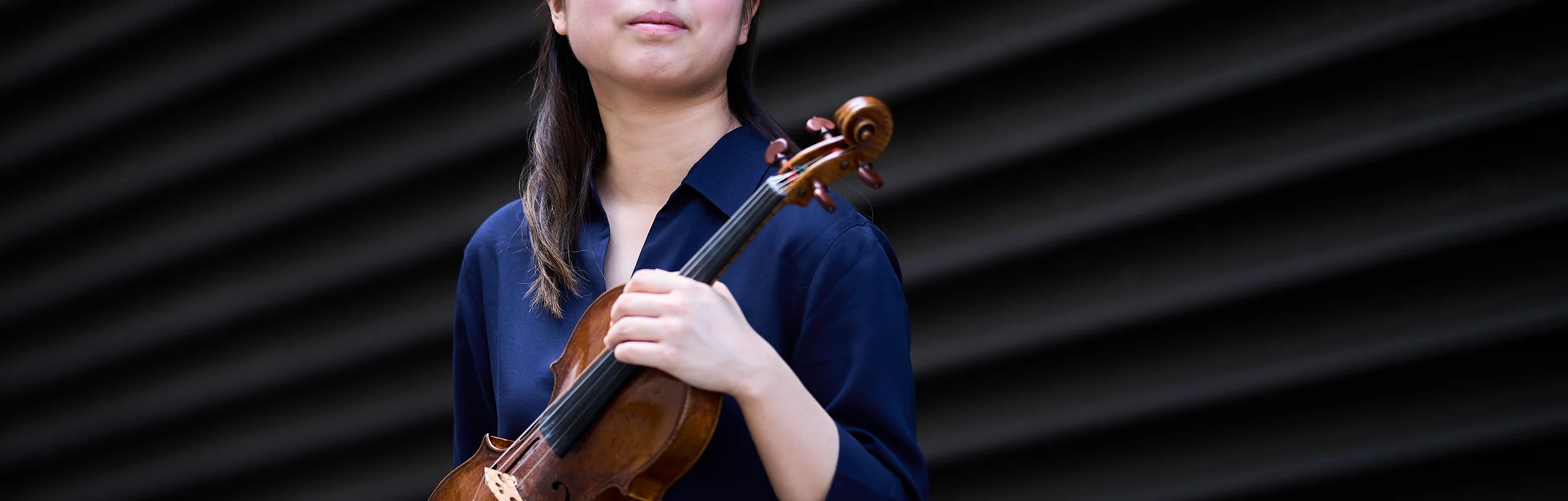Die Musikerin Hana Chang mir ihrer Violine