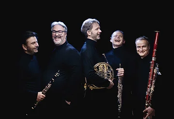 Die fünf Musiker des Ensemble 4.1 mit ihren Instrumenten.