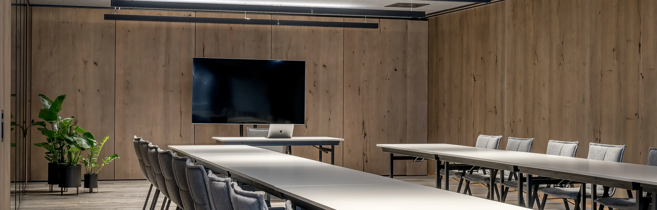 Das Foto darf ausschließlich für PR- und Marketingmaßnahmen der Metzgerei Hotel Gasthof Wittmann GmbH - Bahnhofstraße 21 - D-92318 Neumarkt räumlich und zeitlich unbegrenzt verwendet werden. Das Copyright verbleibt beim Bildautor Günter Standl (www.guenterstandl.de). Jegliche Nutzung Dritter ist mit dem Bildautor gesondert zu vereinbaren. Der Bildautor stellt das gelieferte Bildmaterial nicht von Rechten Dritter frei. Etwaige Ansprüche Dritter fallen in den Verantwortungsbereich des Bildnutzers.