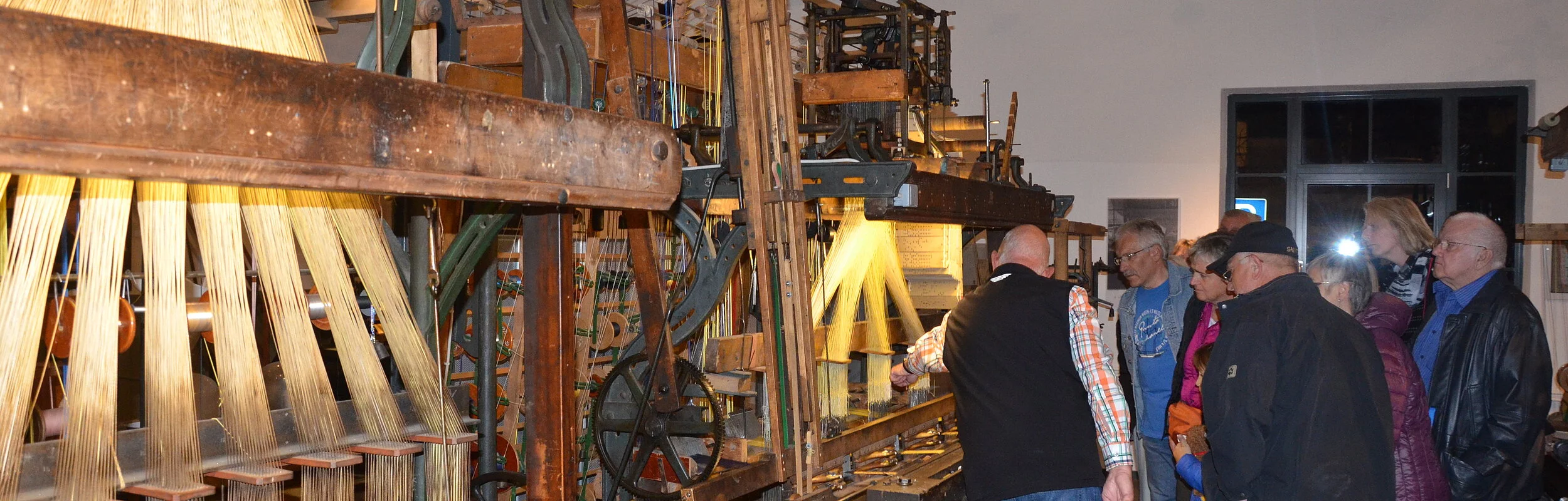 Führung durch das barrierefreie Fabrikmuseum in Roth, wo der Weg des Drahtes zur Leonischen Ware gezeigt wird