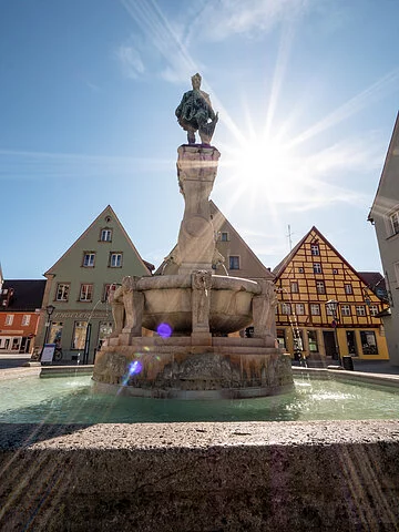 Kaiser-Ludwig-Brunnen Der Kaiser-Ludwig-Brunnen in der Luitpoldstraße in Weißenburg